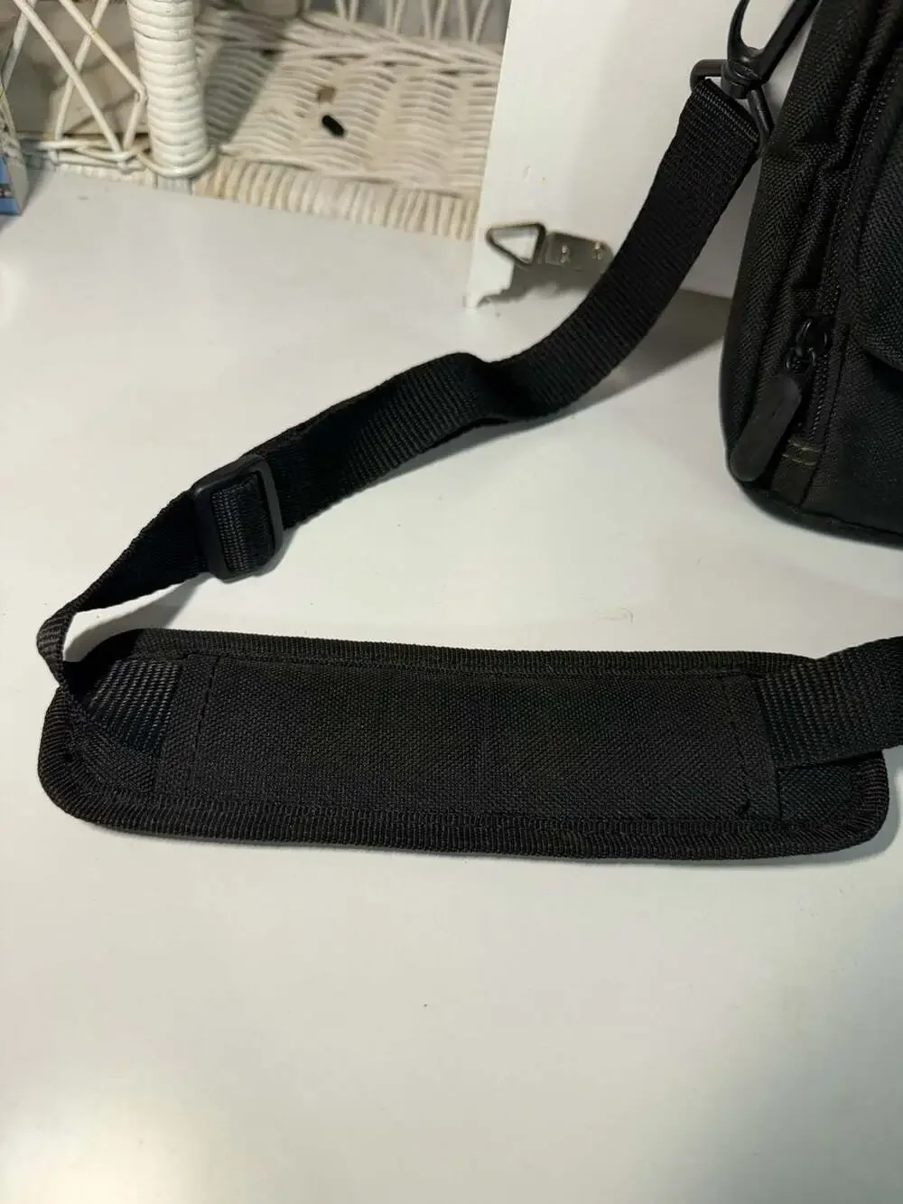 Targus Spruce Mini Messenger Tablet and Netbook Bag